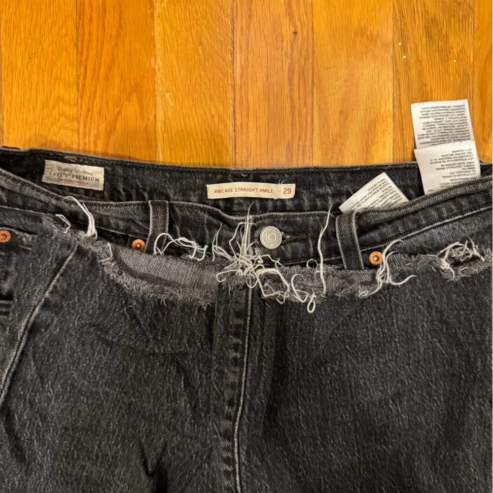 Women’s  Black Levi’s